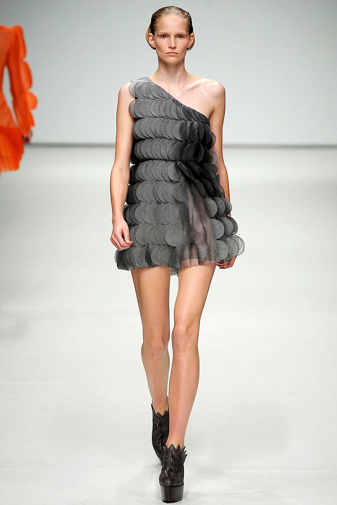 Christopher Kane S/S 09 Look 50
