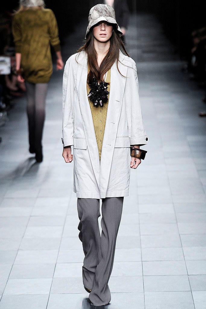 Burberry S/S 09 Look 21