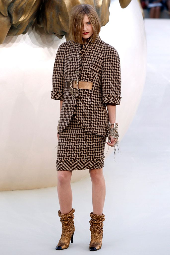 Chanel F/W 10 Couture Look 64
