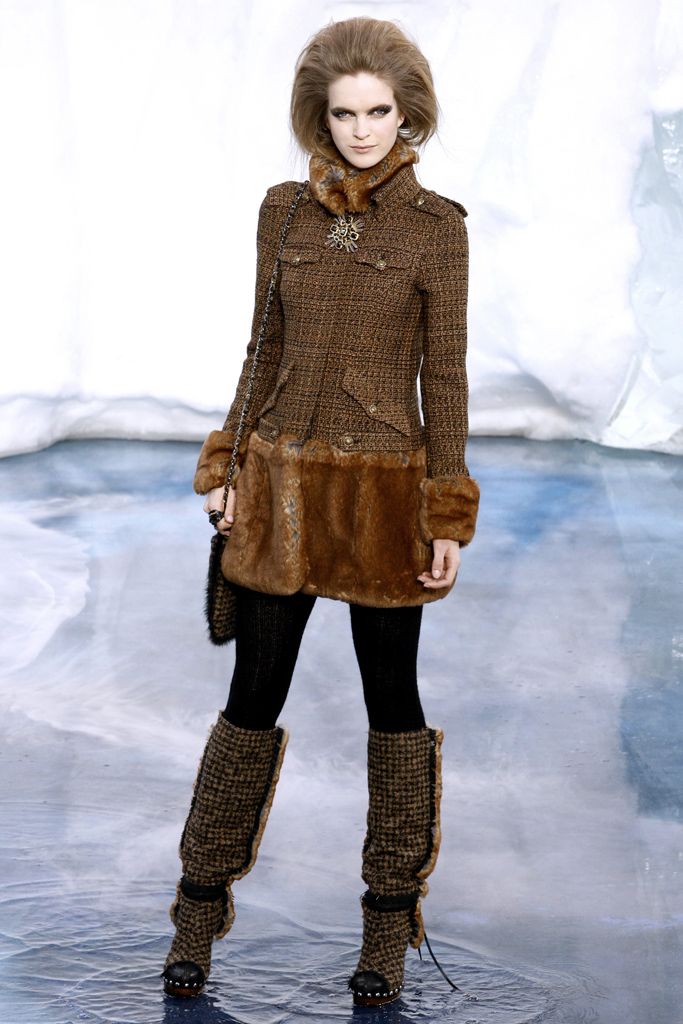 Chanel F/W 10 Look 43
