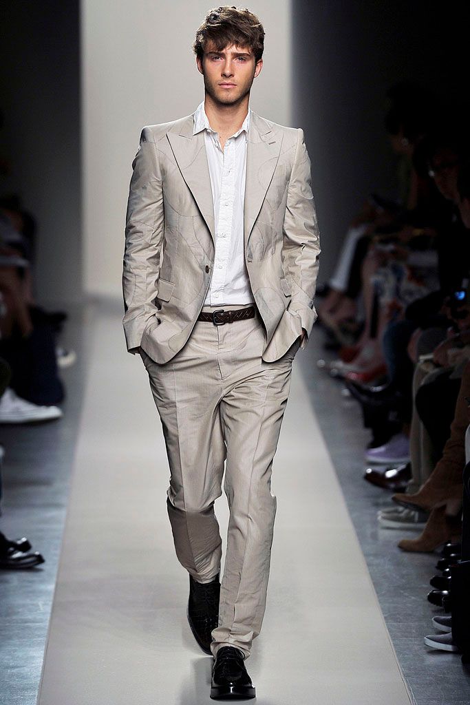 beige tailored single-breasted blazer