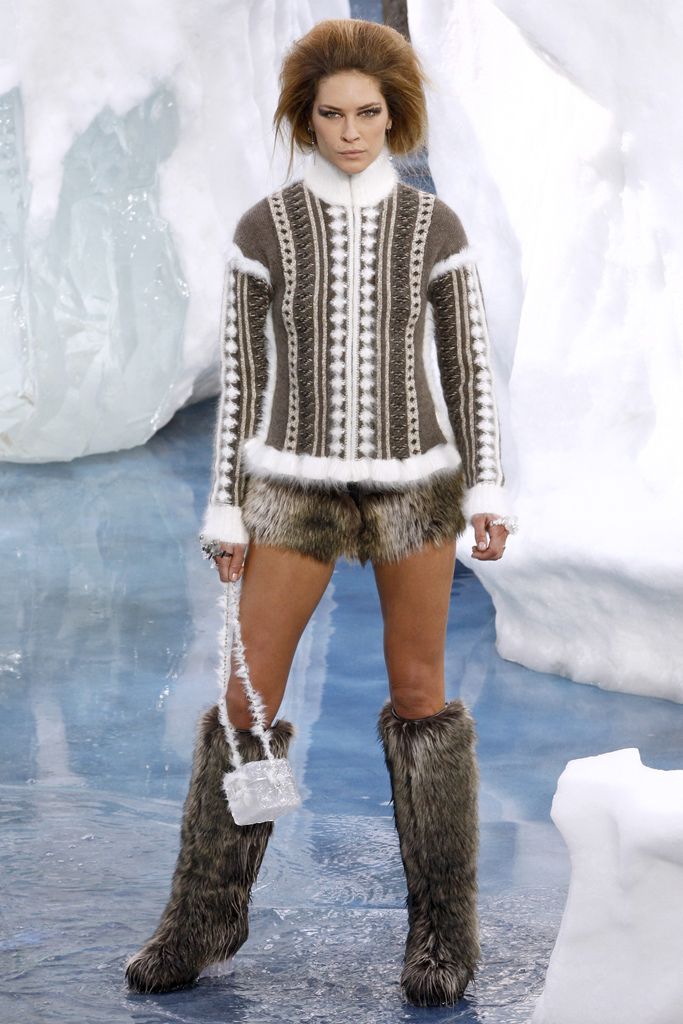 Chanel F/W 10 Look 202