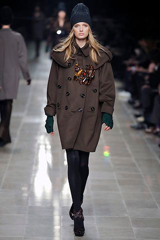 Burberry F/W 08 Look 29