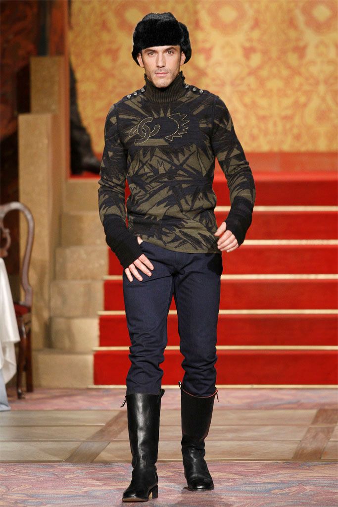 Chanel F/W 09 Look 50
