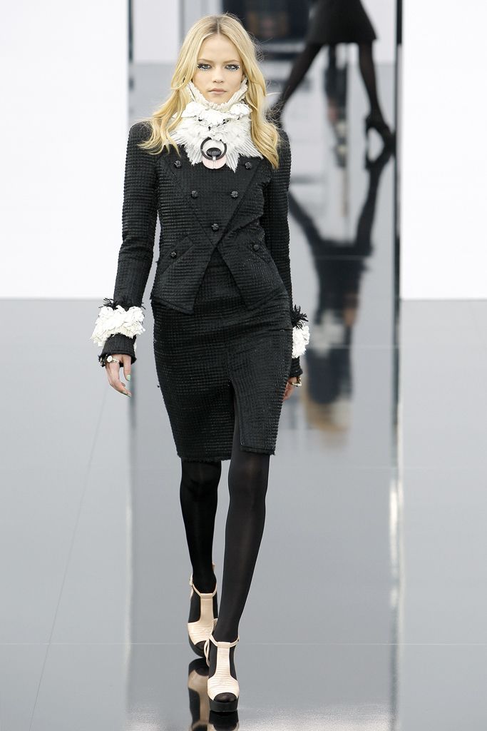 Chanel F/W 09 Look 49
