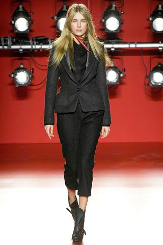 Daks by Giles Deacon F/W 07 Look 2