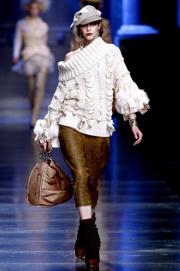 Christian Dior F/W 10 Look 27