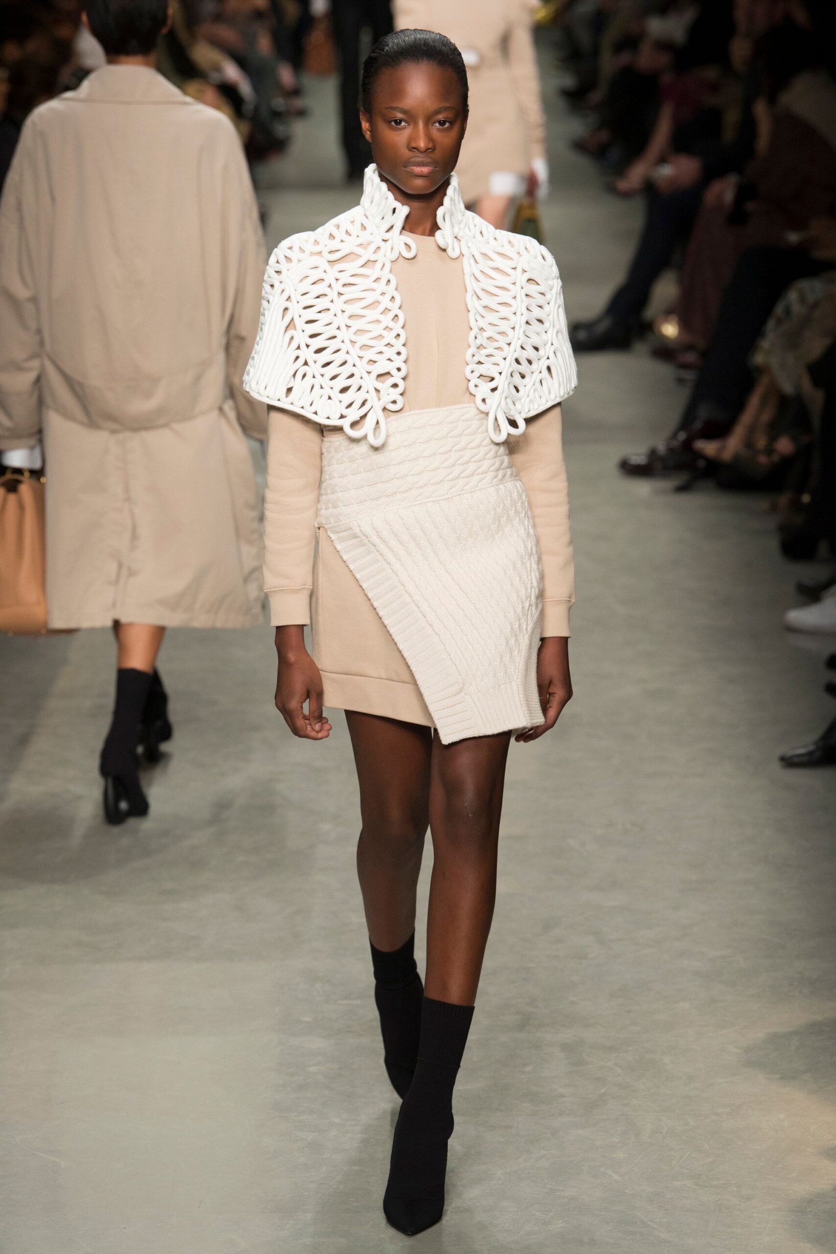 Burberry S/S 17 Look 118