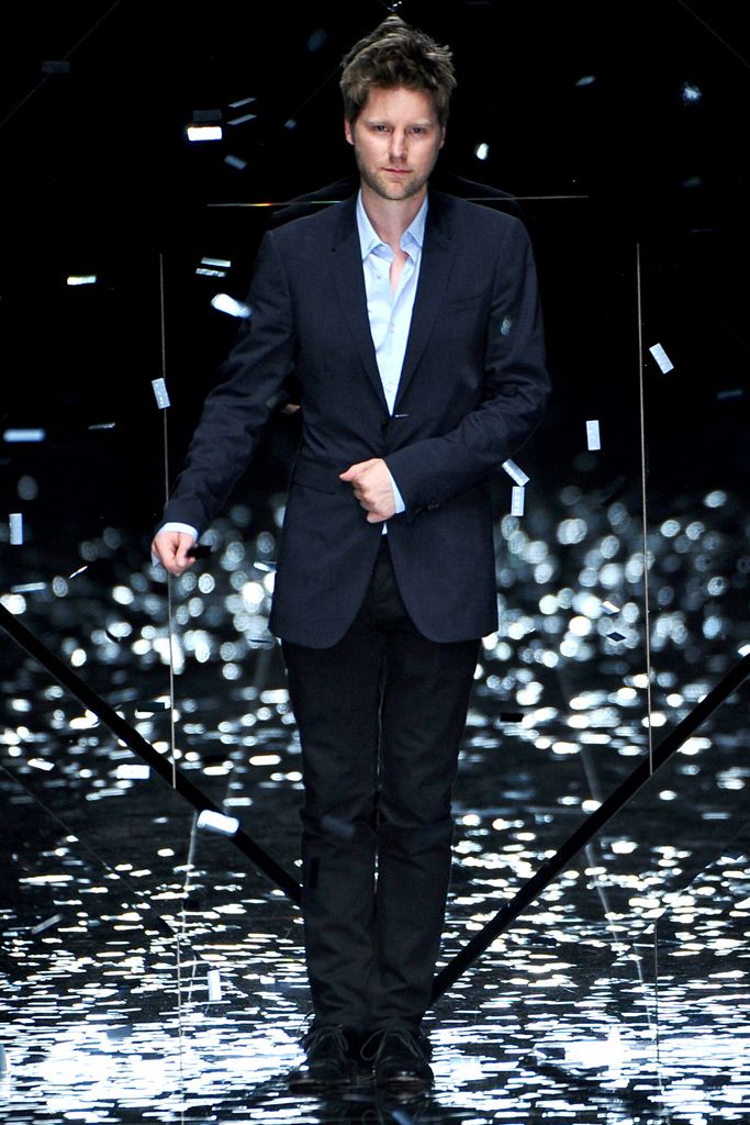 Burberry S/S 11 Look 202