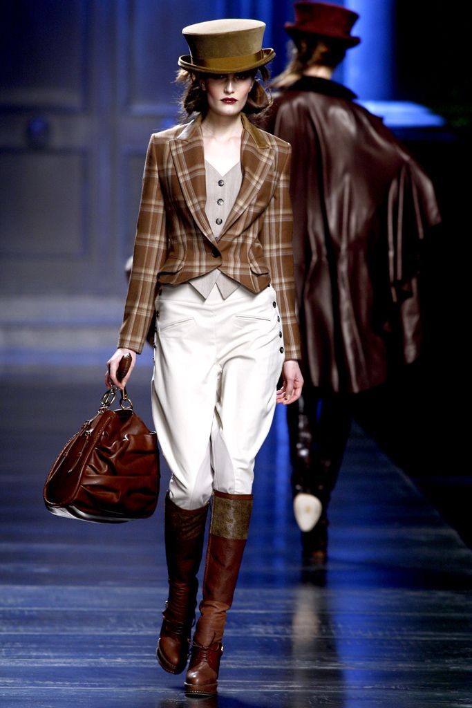 Christian Dior F/W 10 Look 14