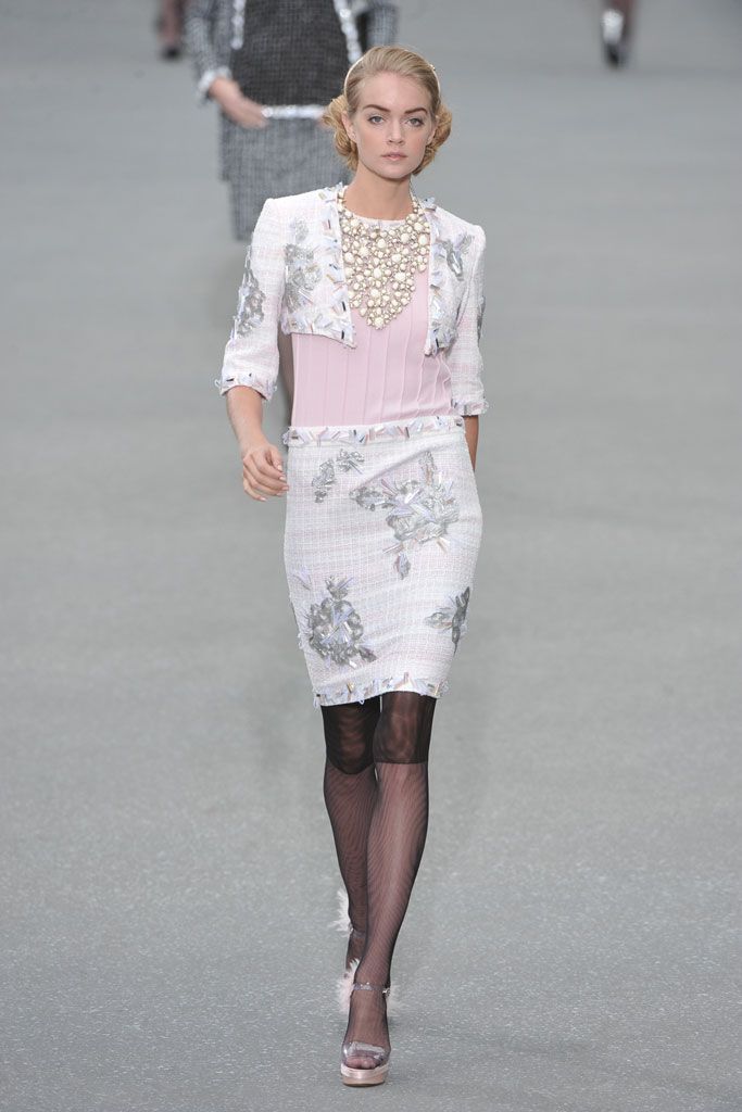 Chanel S/S 09 Look 27