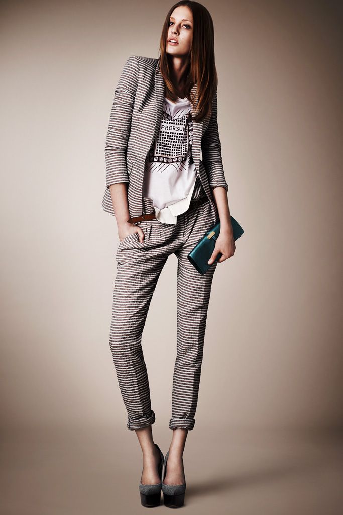 Burberry Resort 13 Look 17