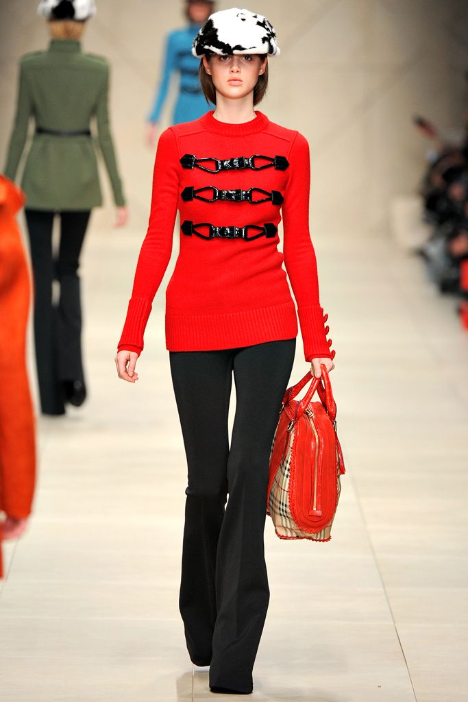 Burberry F/W 11 Look 33