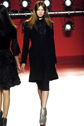 Daks by Giles Deacon F/W 07 Look 11