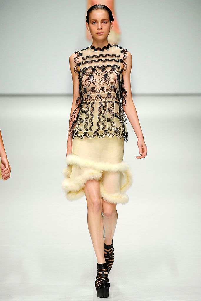 Christopher Kane S/S 09 Look 200