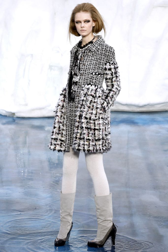Chanel F/W 10 Look 153