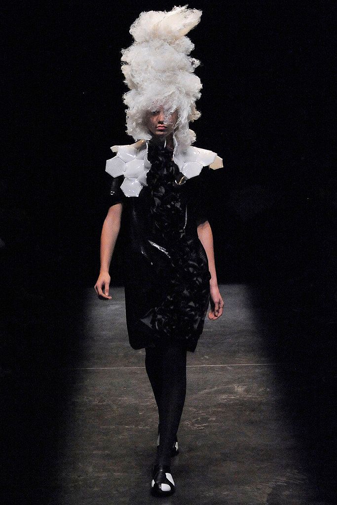 Comme des Garçons S/S 09 Look 215