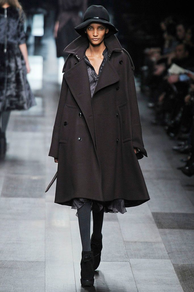 Burberry F/W 09 Look 144