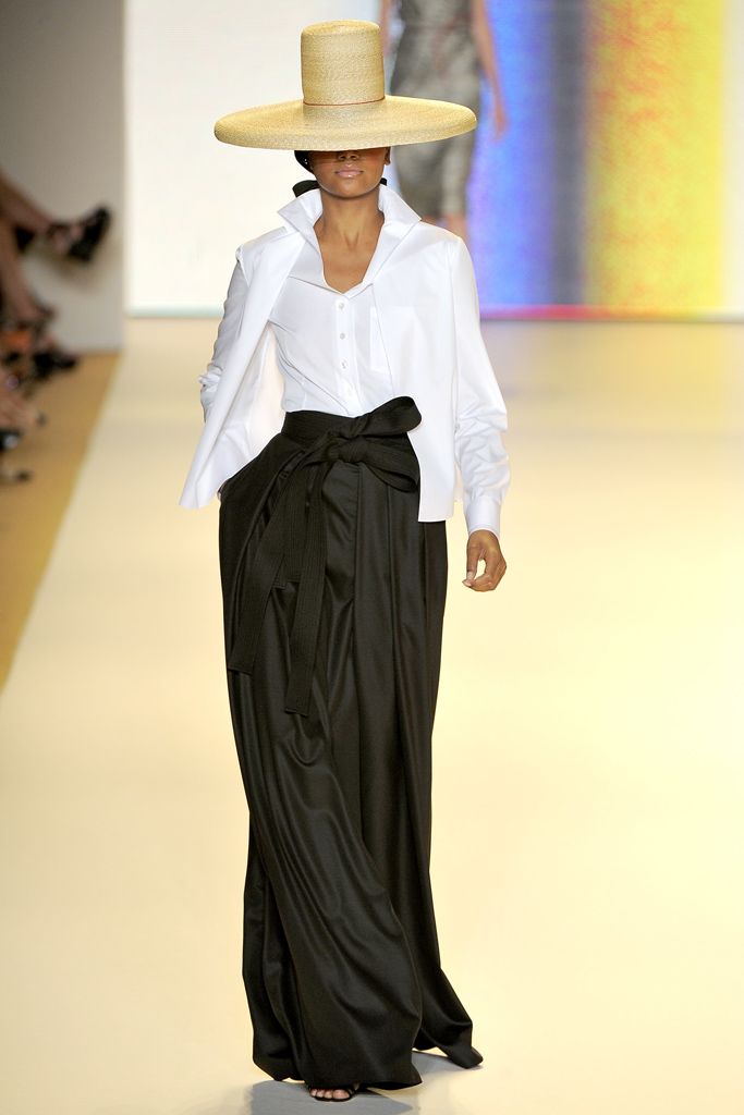 Carolina Herrera S/S 11 Look 32