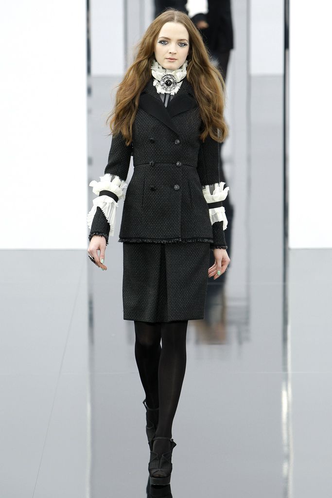 Chanel F/W 09 Look 23