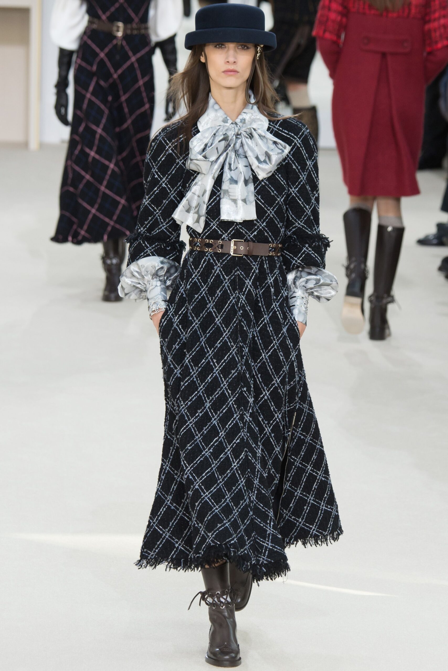 Chanel F/W 16 Look 297