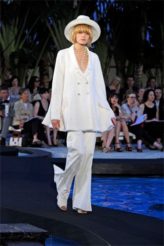 white unknown long-sleeve v-neck relaxed buttoned flowing blazer
