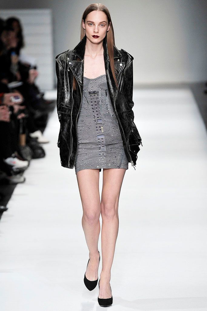 Chalayan F/W 09 Look 102