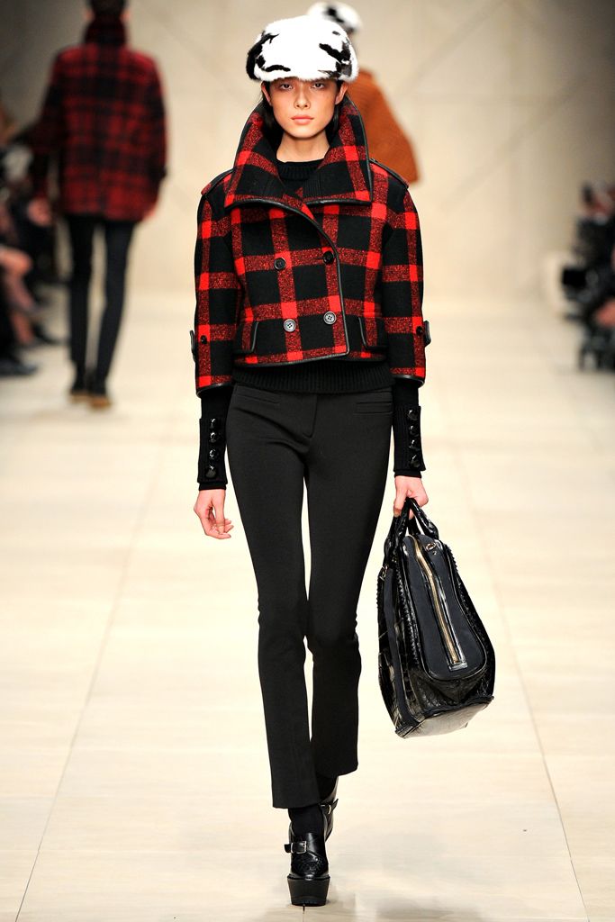 Burberry F/W 11 Look 82