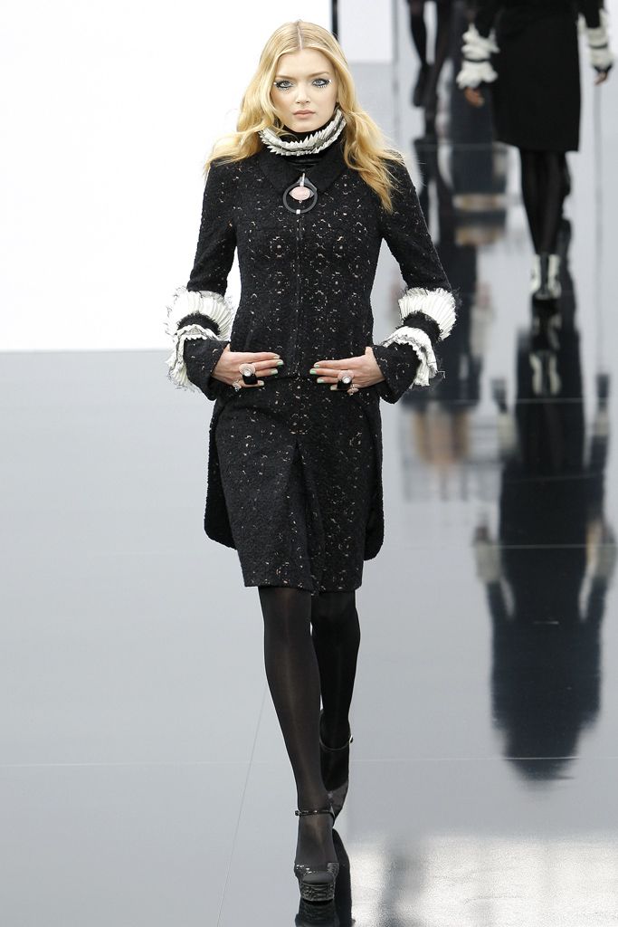 Chanel F/W 09 Look 26