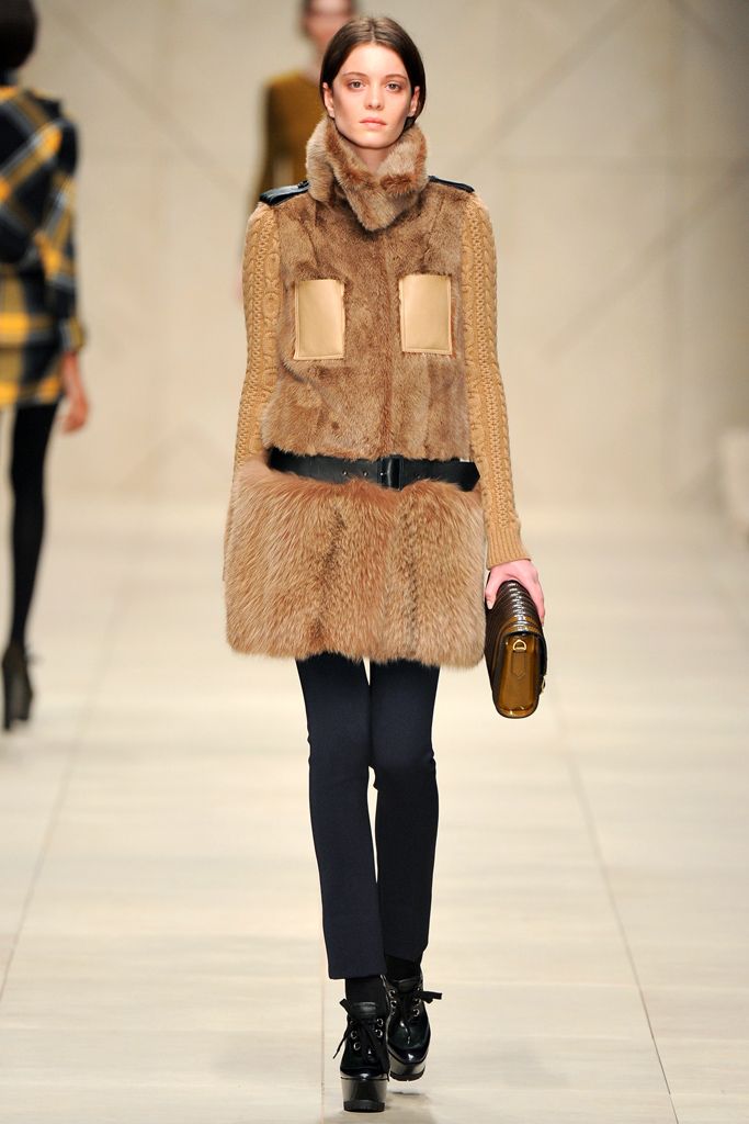 Burberry F/W 11 Look 147