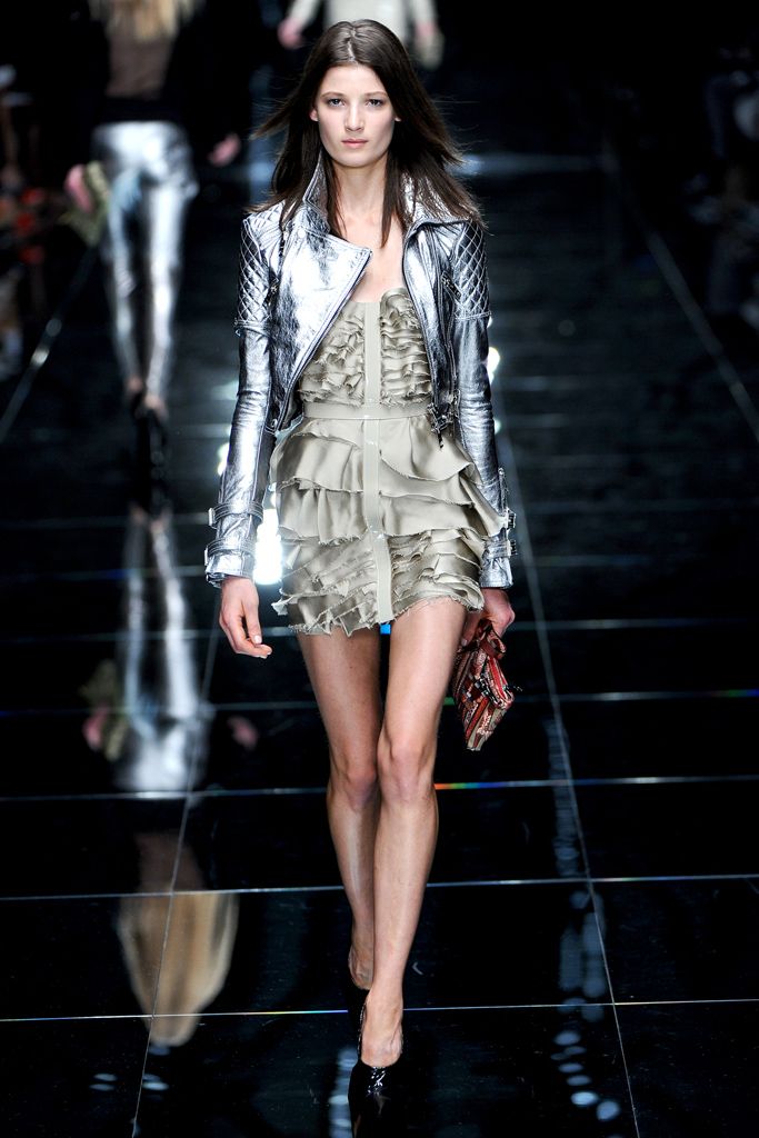Burberry S/S 11 Look 113