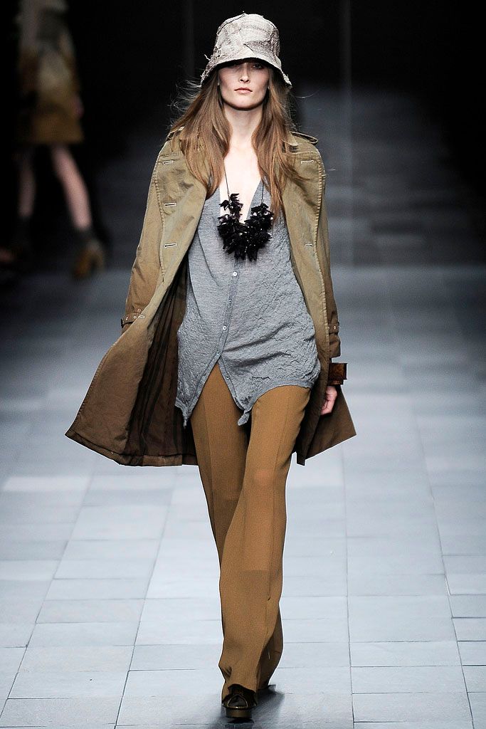 Burberry S/S 09 Look 13