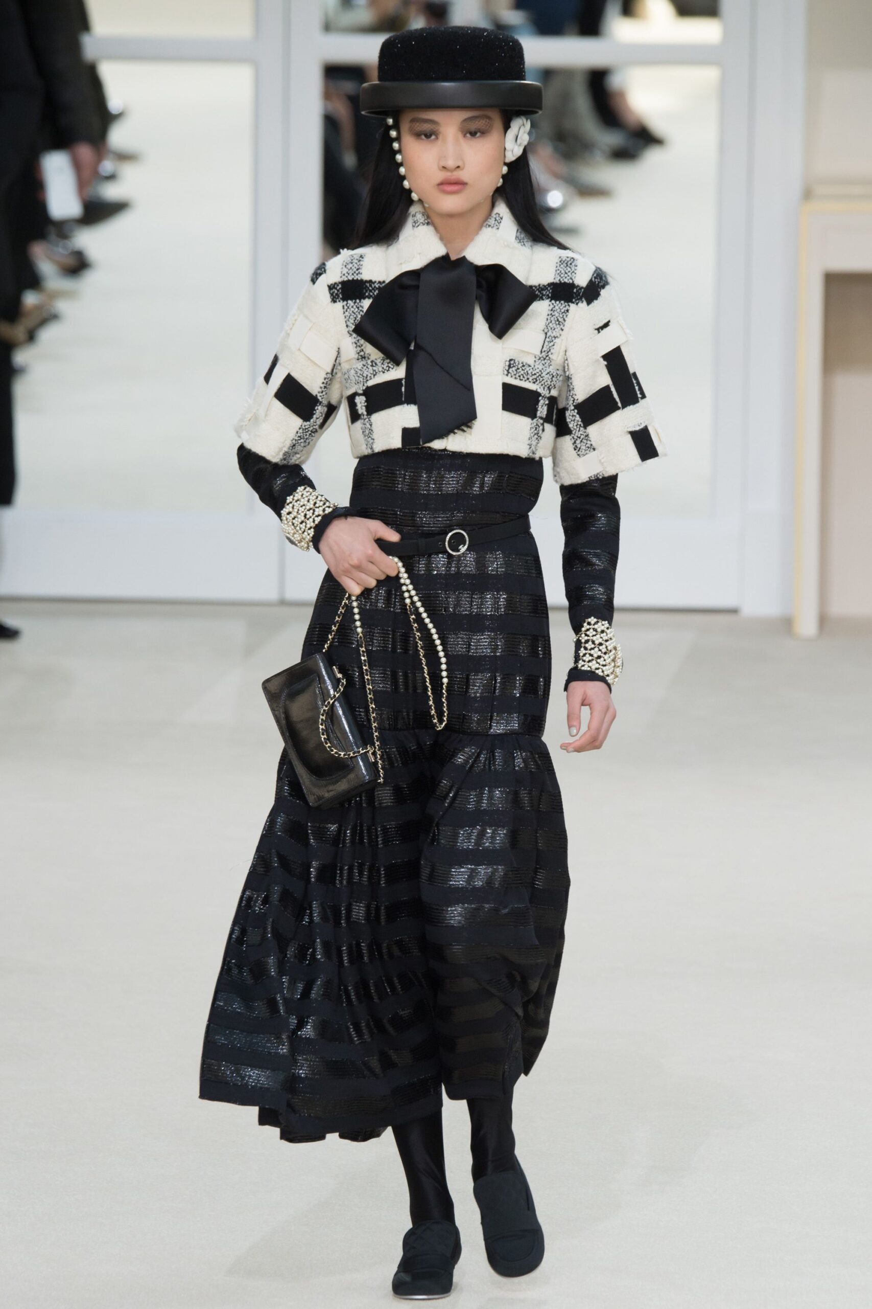 Chanel F/W 16 Look 689