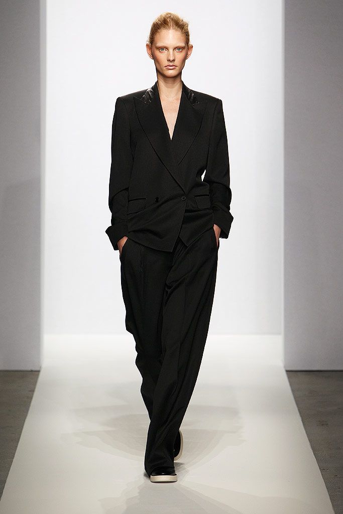 black tailored single-breasted blazer