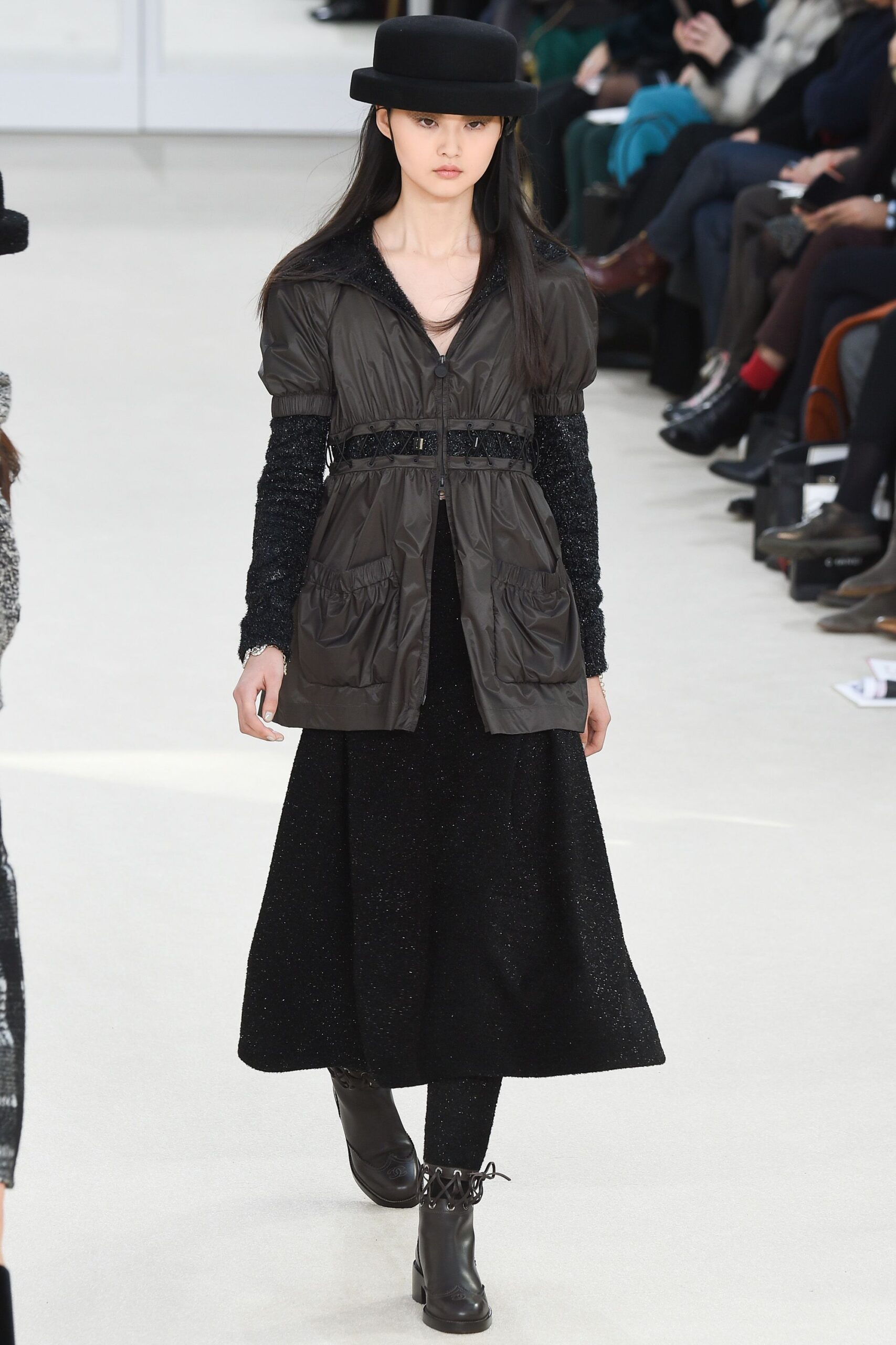 Chanel F/W 16 Look 385