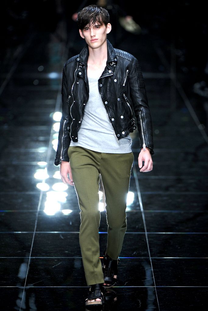 Burberry S/S 11 Look 77