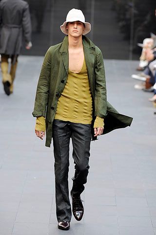 Burberry S/S 09 Menswear Look 23