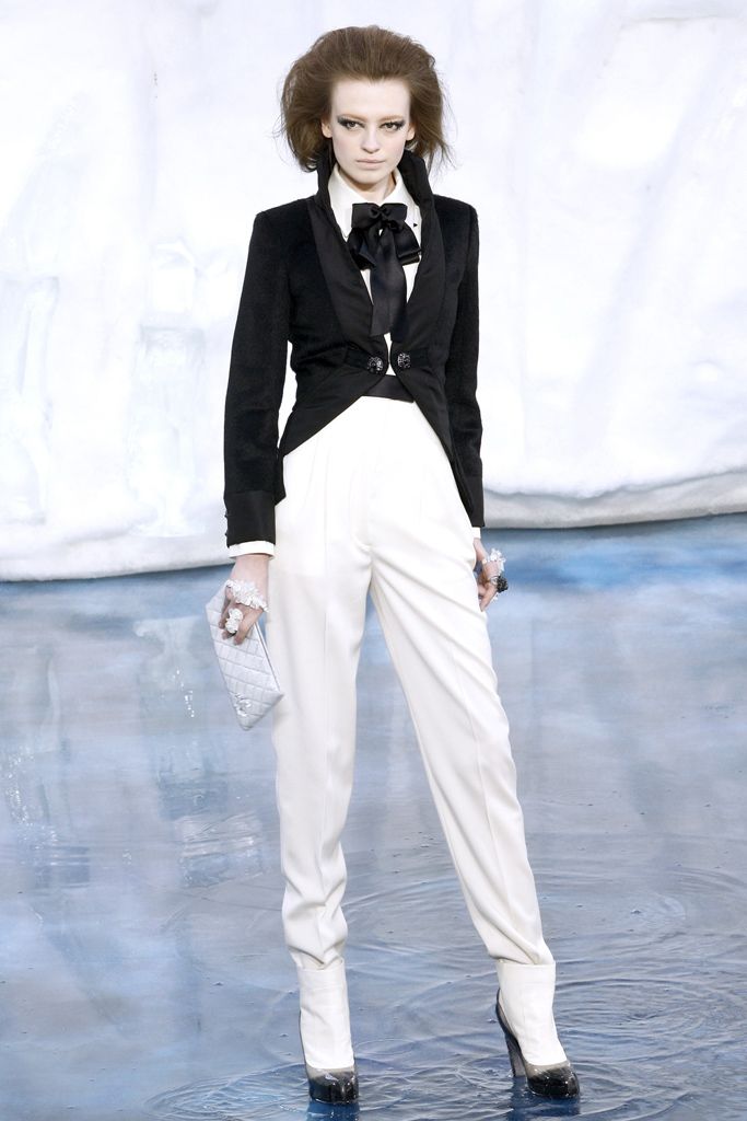 Chanel F/W 10 Look 391