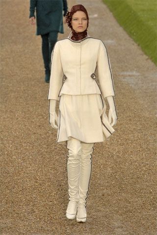 Chanel F/W 07 Couture Look 19