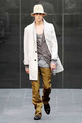 Burberry S/S 09 Menswear Look 1