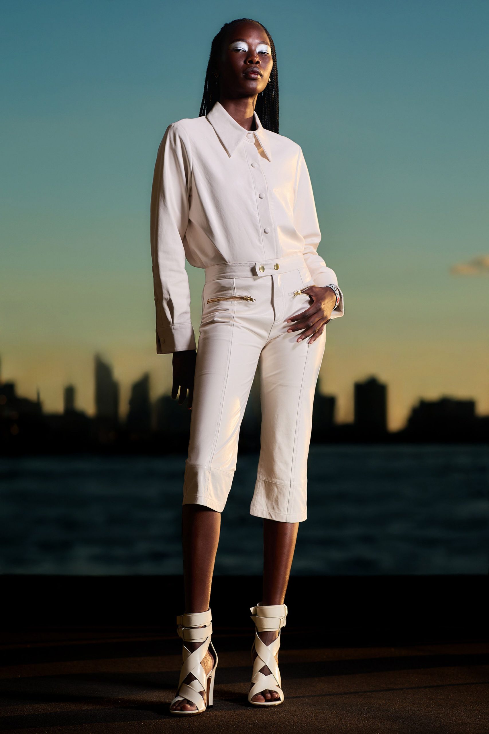 white cotton fitted straight-leg cropped pants
