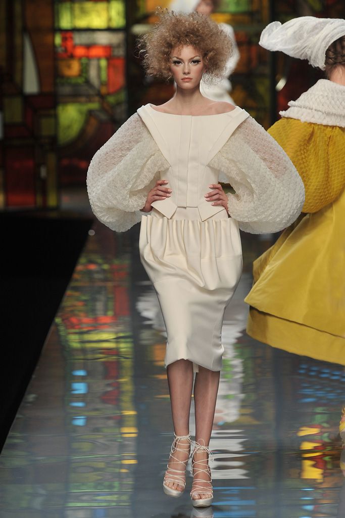 Christian Dior S/S 09 Couture Look 11
