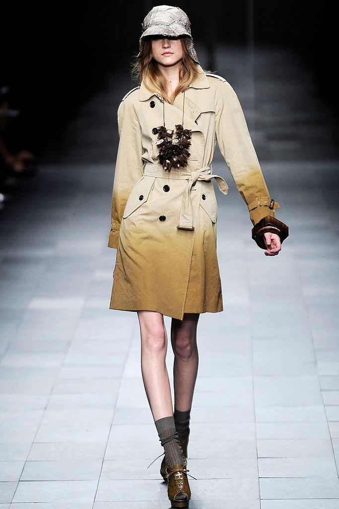 Burberry S/S 09 Look 5