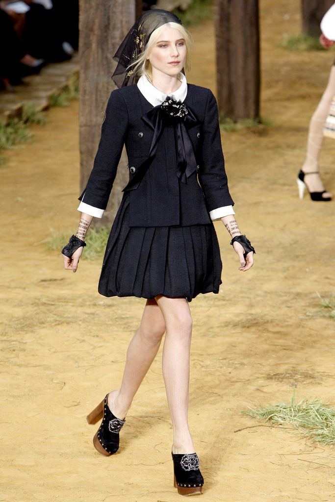 Chanel S/S 10 Look 124
