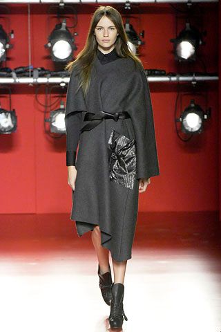 Daks by Giles Deacon F/W 07 Look 3