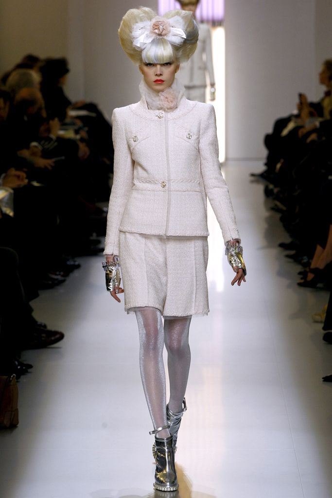 Chanel S/S 10 Couture Look 16