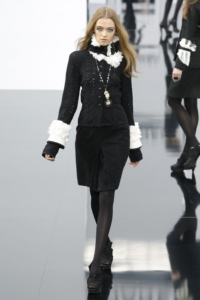 Chanel F/W 09 Look 34