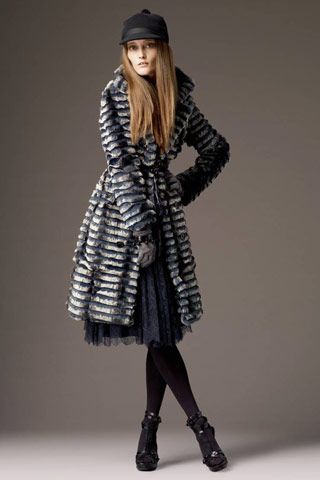 Burberry F/W 08 Look 87