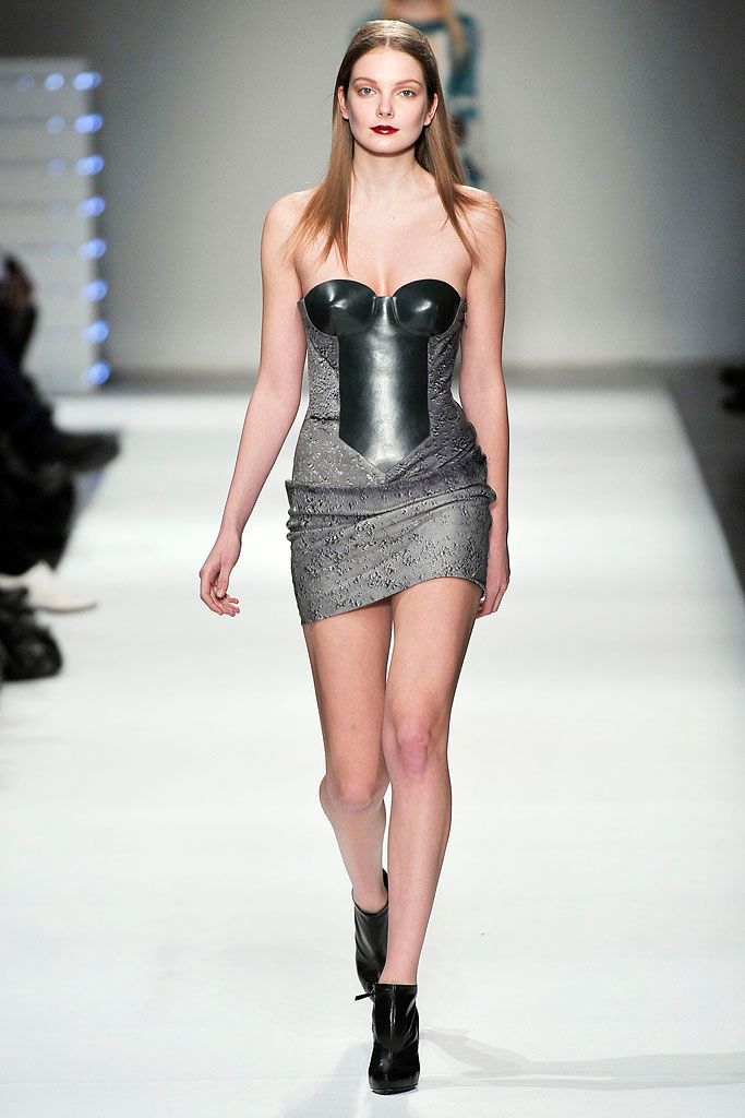 Chalayan F/W 09 Look 282