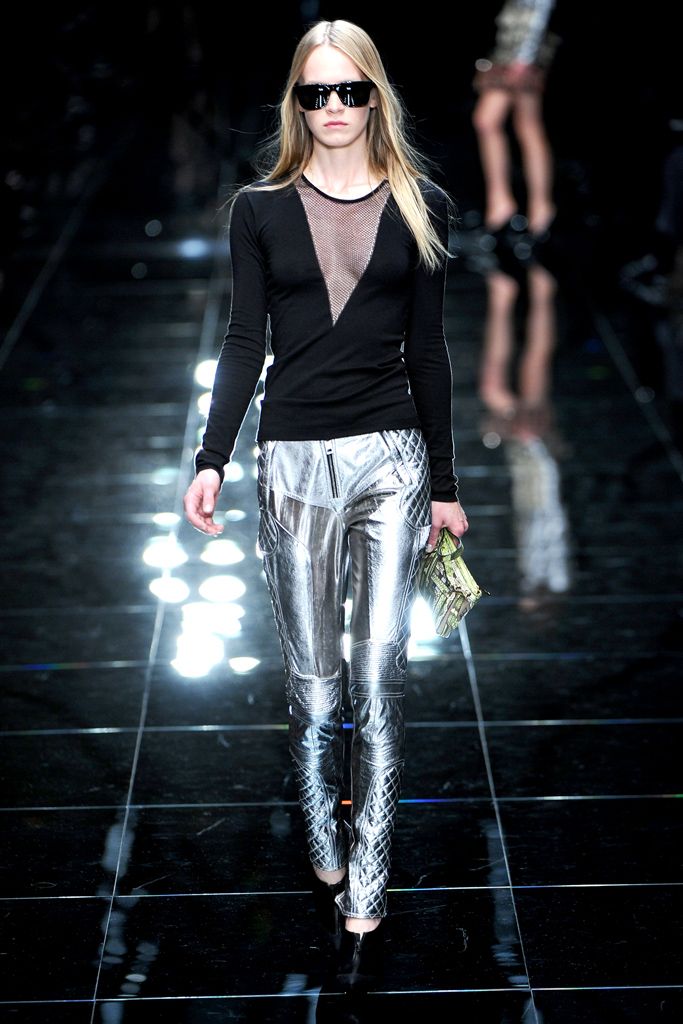Burberry S/S 11 Look 109